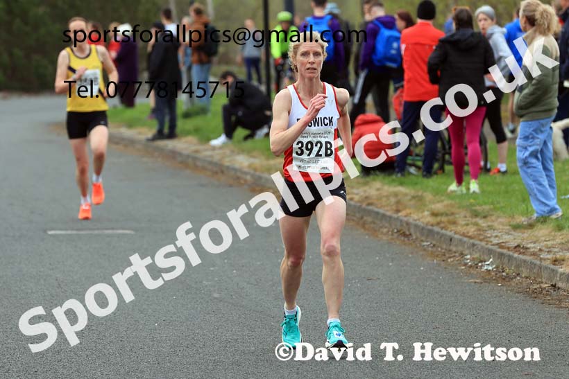 SSenior womens relay, 2025 Elswick Harriers Good Friday Road Relays, Newburn, Newcastle upon Tyne. Photo: David T. Hewitson/Sports for All Pics